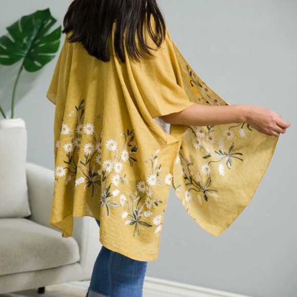 Daisy Kimono | MUSTARD - Picture 2 of 3